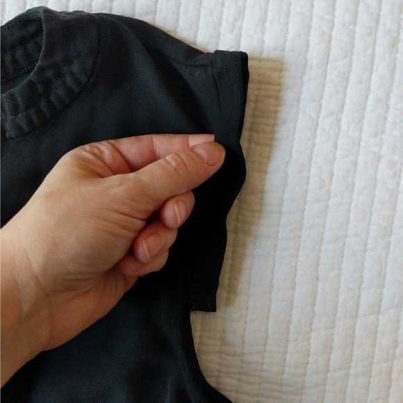 J. Crew Size 2 Black Flowy Sleeveless Swing Top - Picture 3 of 3